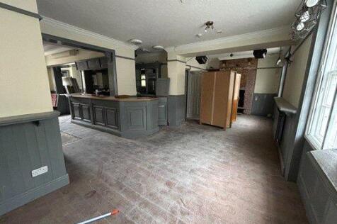 Retail Property (high street) to rent Image 4
