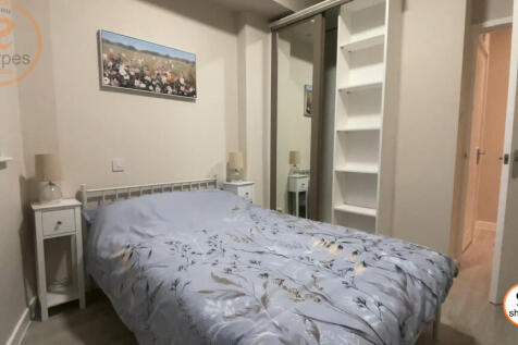 276 haydons road_20251014175347_PrincipalBedroom