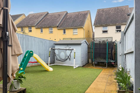 Rear Enclosed Low Maintenance Garden