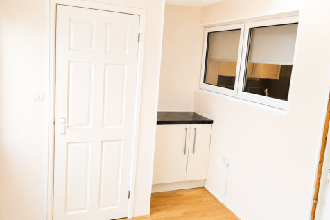 Budds Close, Basingstoke, Hampshire, RG21 photo 4
