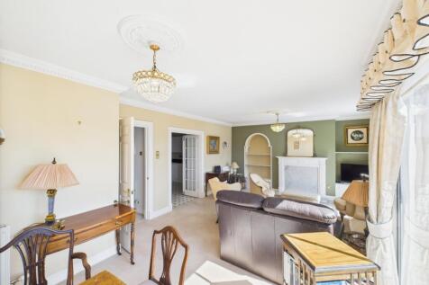 CAM01740G0-PR0385-STILL024