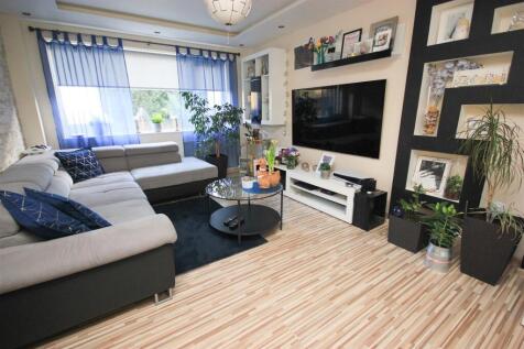 lounge 1.JPG