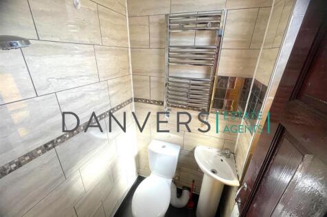 Bathrooom 1.jpg