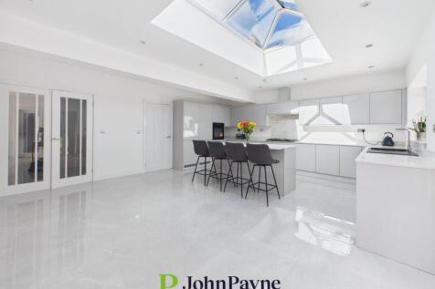 Kitchen / Dining