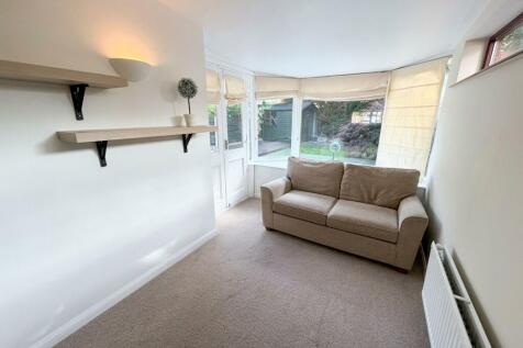 Larchwood Drive, Wilmslow, SK9 photo 4