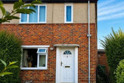 2 bed semi-detached house for sale