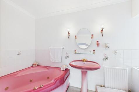 CAM02909G0-PR0466-STILL027