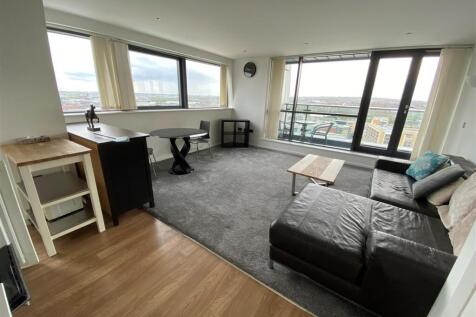 Open Plan Living Room / Dining Area / Fitted Kitch