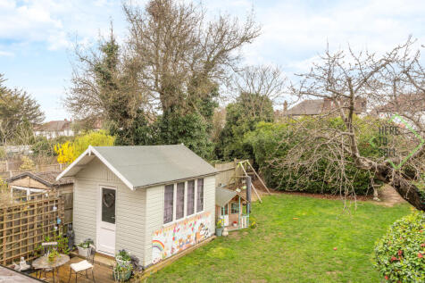 Berkshire Gardens, London, N13 6AA-1 (24)