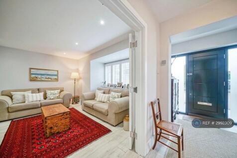 The Roundway, Claygate, Esher, KT10 photo 4