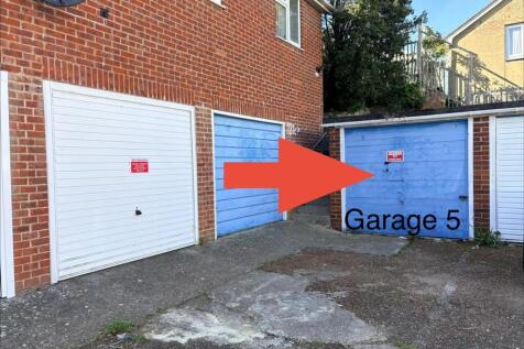Garage 5 - PHOTO.jpg
