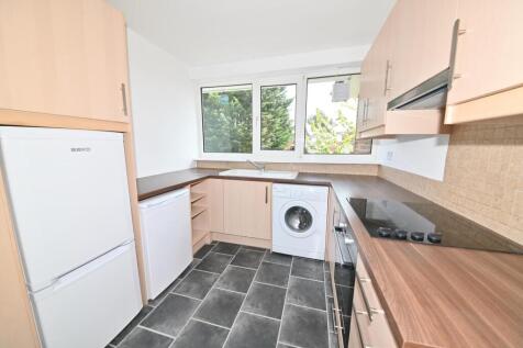 Belvedere Close, Teddington photo 4