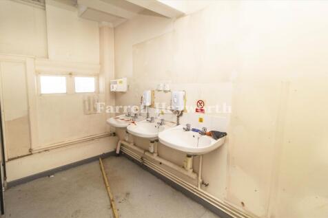 Bathroom T202608261308.jpg