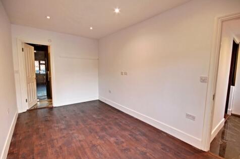 44 Bowness Crescent - Bedroom 5-En suite