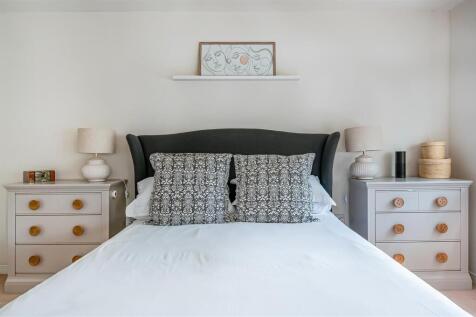 5 Sycamore Close -2.jpg