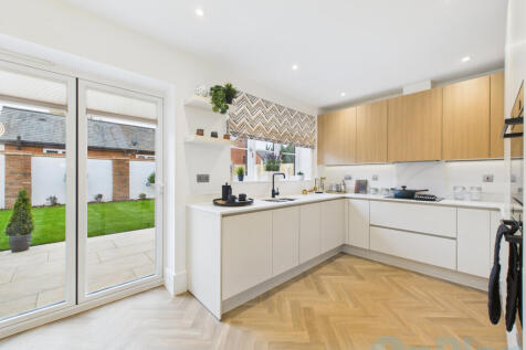 CAM04024G0-PR0039-STILL020 (1) (1)