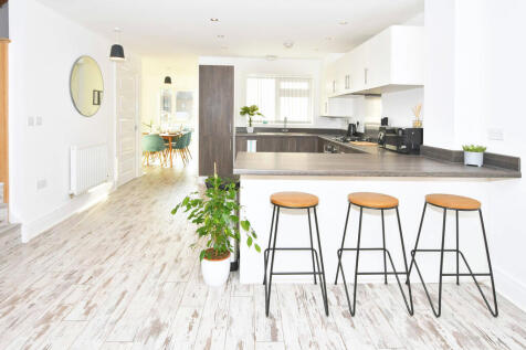 25 Ivory Close - ...