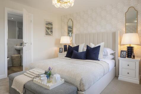 Main bedroom with en suite in the 4 bedroom Alfreton