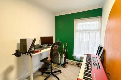 Photo 12
