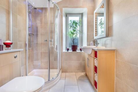 4 bed, 2 bath Detached in Glasgow - Photo 18