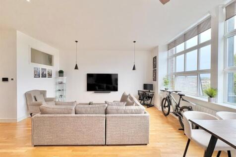 Lounge 3.jpg
