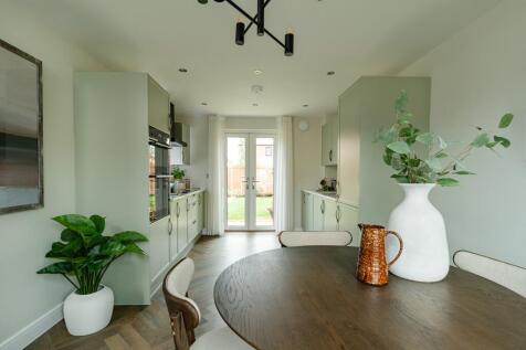Open-plan kitchen and dining space, perfect for everyday living