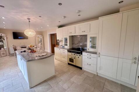 Prestwood Drive, Beechdale, NG8 photo 4