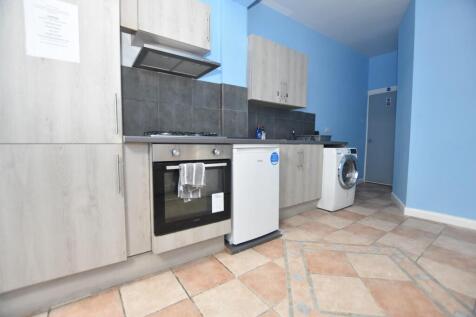 Kitchen cooking area.jpg