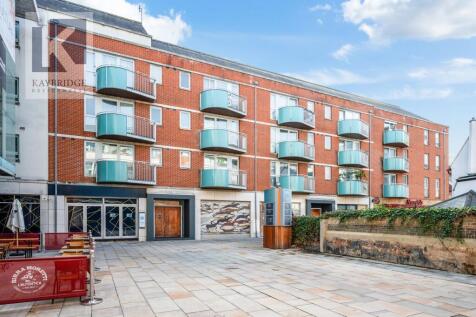 THE OAKS SQUARE, Epsom