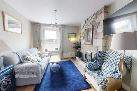 Montacute-House-Victoria-Place-Portland-Dorset-UK-
