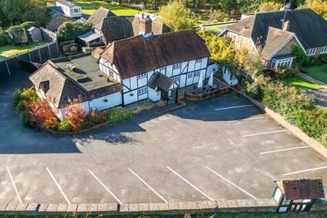 OWEN ISHERWOOD_165 WINDSOR ROAD CHOBHAM GU24 8QS_007.jpg