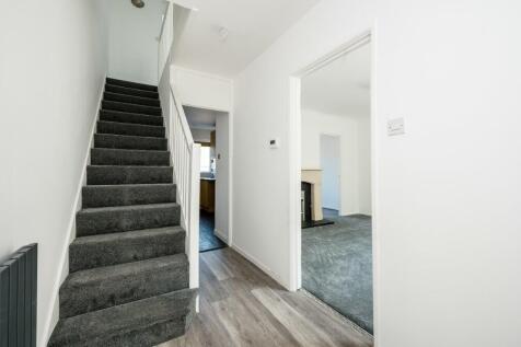 Cornwall Close, Macclesfield, Cheshire, SK10 photo 3