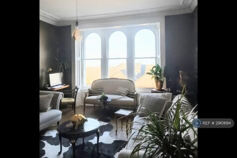 Lounge With View Over The River Tay