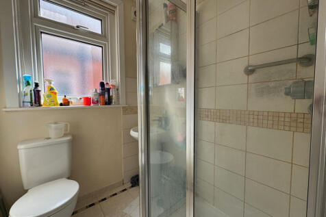 King Edwards Place, London, W3 photo 5