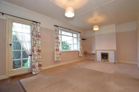 26 Villiers Avenue living room.JPG