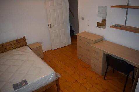 Neat single bedroom with timber floors, a singl...
