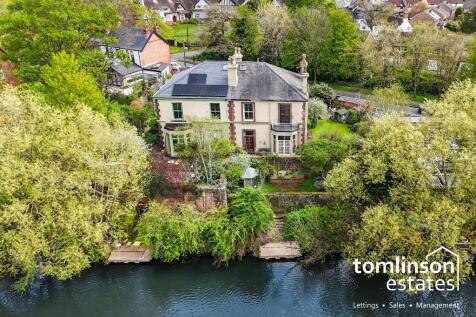 4 Bedroom Semi Detached House
