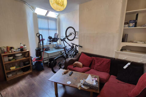 4 bed terraced house to rent Braemar Road, Manche