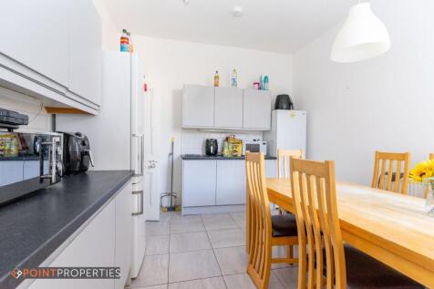 5 Bedroom House, Hallville Road photo 4