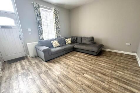 Shaw Road, Royton photo 3