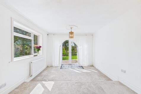 living room/dining room