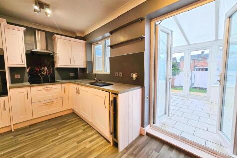 Wheatcroft Gardens, Rushden photo 3
