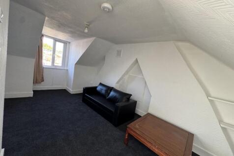 Large 1st floor Flat