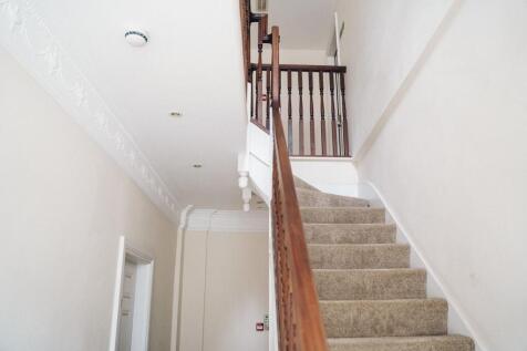 Y Cyntedd / The Hallway