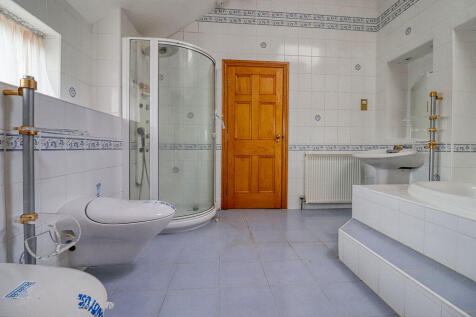 Jack &amp; Jill Bathroom