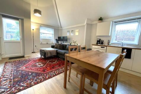 Lounge / kitchen area