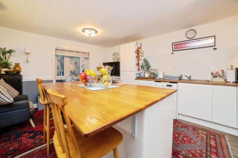 Kitchen- Lounge