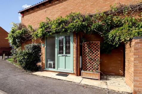 4-bed-house-prestbury (29).jpg