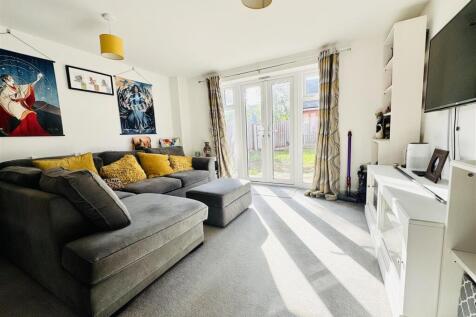 OPEN PLAN LIVING/KITCHEN SPACE: