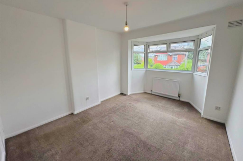 34 Hollymount Road, Great Moor, Stockport photo 4